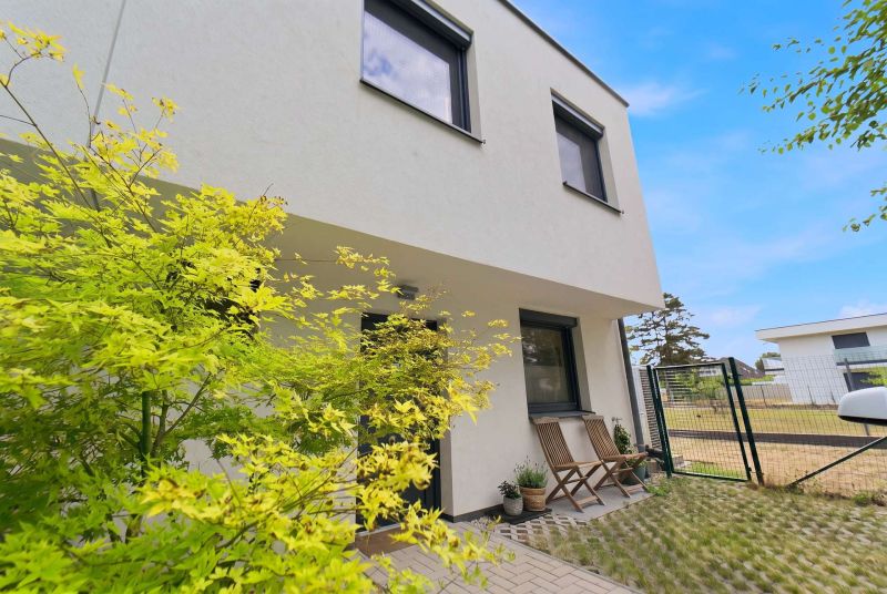 Hochwertiges Eckreihenhaus in Ruhelage mit gro�em Garten, Keller, PV-Anlage und zwei Stellpl�tzen /  / 1220&nbsp;Wien / Bild 1